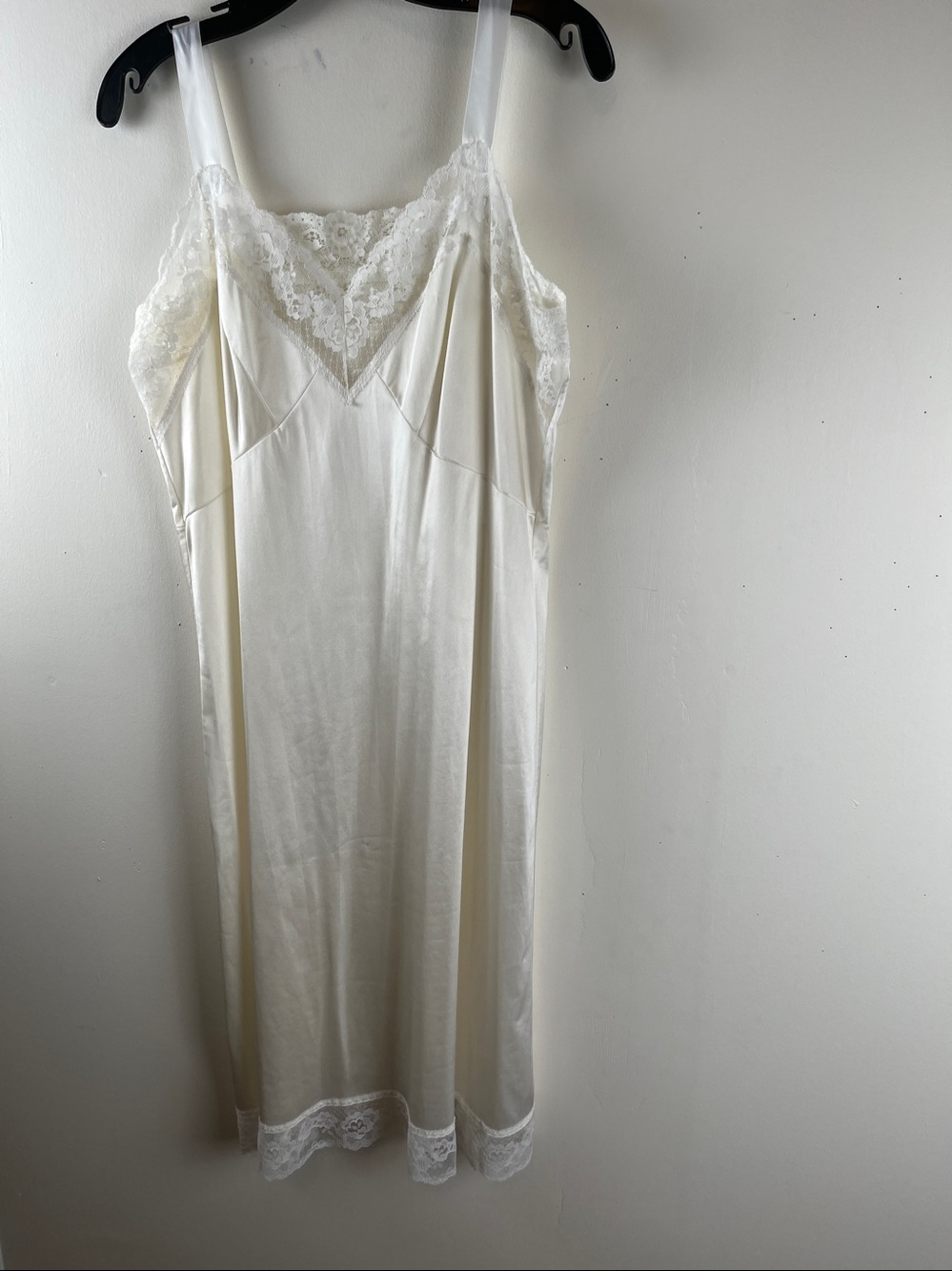 Vintage Classic Lace-Trim Slip Dress in Ivory